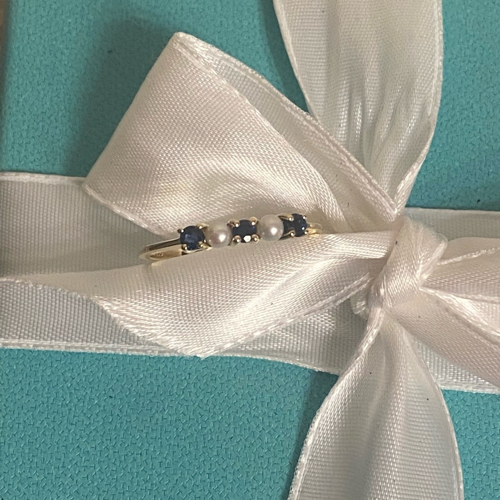 Tiffany & Co. 18K Yellow Gold Pearl & Blue Sapphire Ring 9 1/2 - Picture 14 of 16